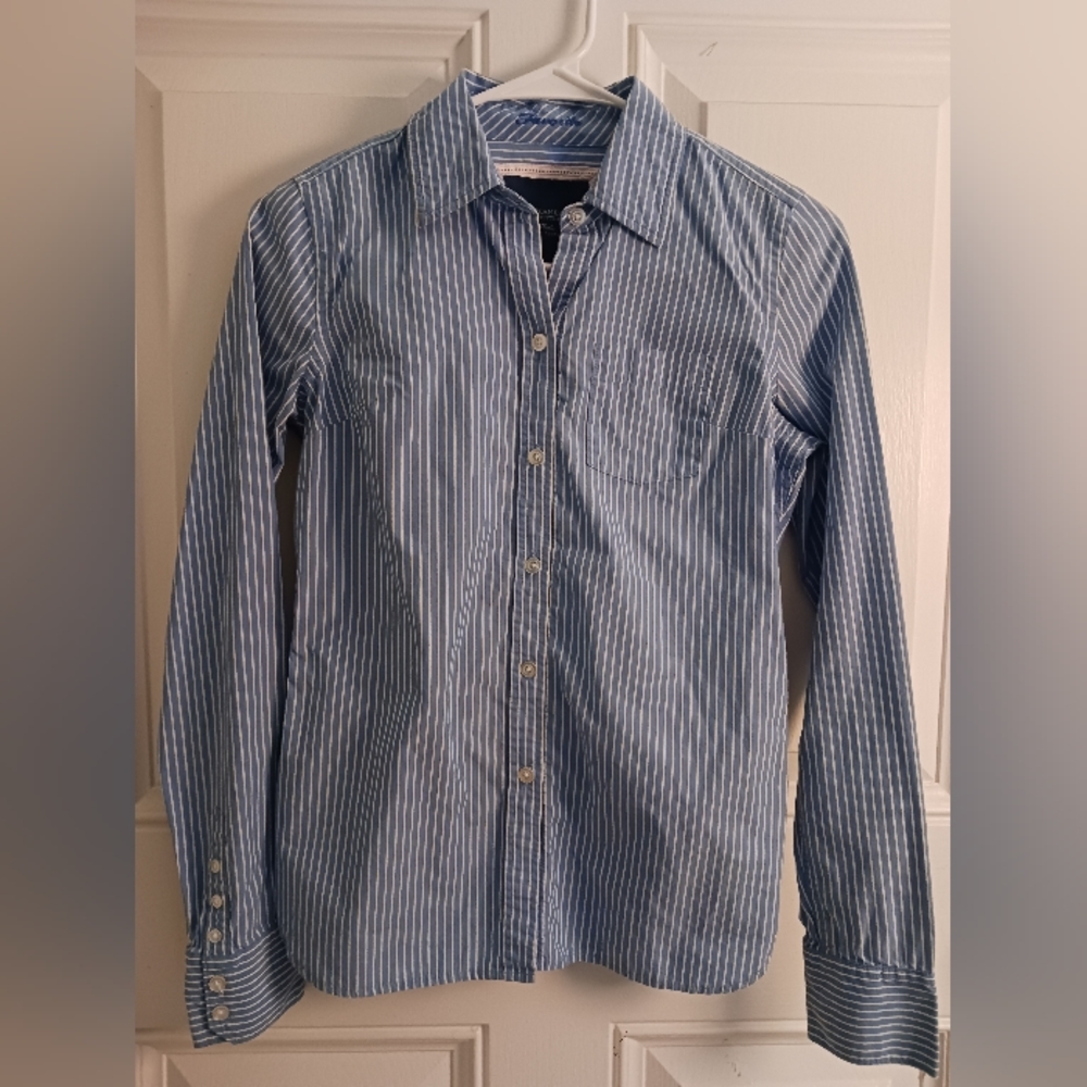 American Eagle tailored button down shirt